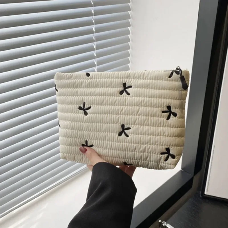 귀여운 디자인의 지퍼형 화장품 가방, 넉넉한 수납 공간 - Embroidery Bag 리뷰 및 가격