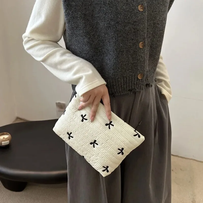 귀여운 디자인의 지퍼형 화장품 가방, 넉넉한 수납 공간 - Embroidery Bag 리뷰 및 가격